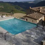 Borgo Storico Cisterna Bauernhof Macerata Feltria