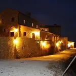 Borgo Storico Cisterna Bauernhof