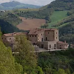 Borgo Storico Cisterna Farma *