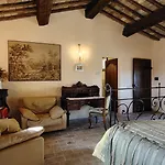 Borgo Storico Cisterna Bauernhof *