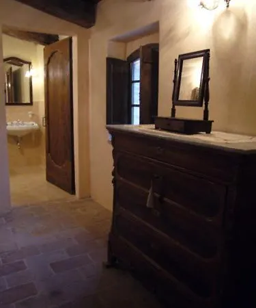 Borgo Storico Cisterna Farm stay
