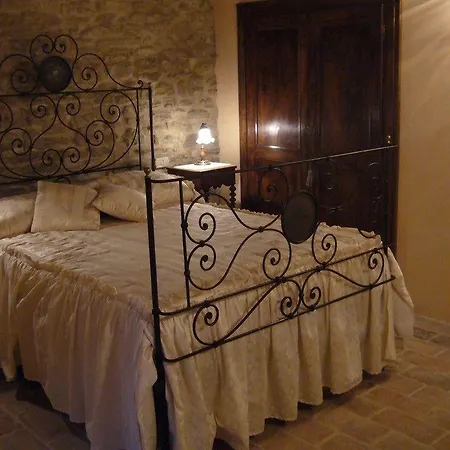 בית חווה Borgo Storico Cisterna