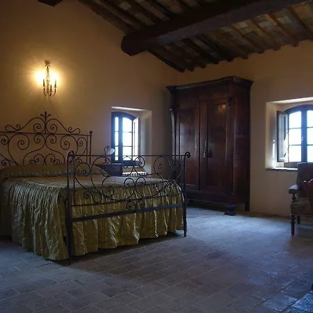 Borgo Storico Cisterna בית חווה