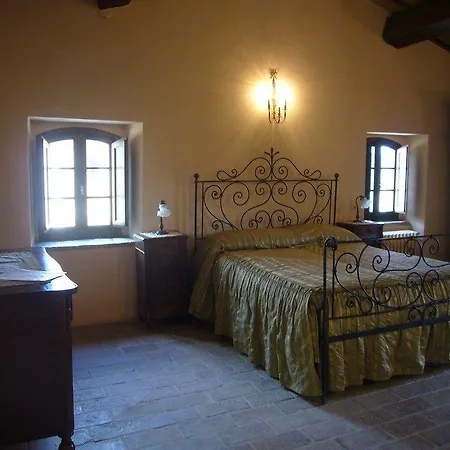 Borgo Storico Cisterna בית חווה