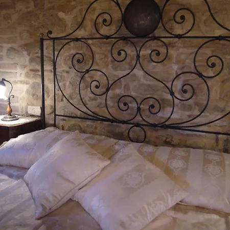 Borgo Storico Cisterna בית חווה