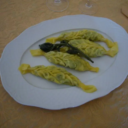 Borgo Storico Cisterna בית חווה